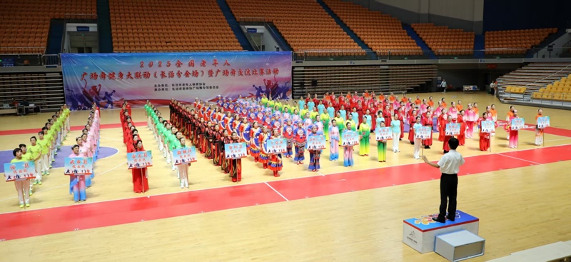 唱《银龄颂》.jpg