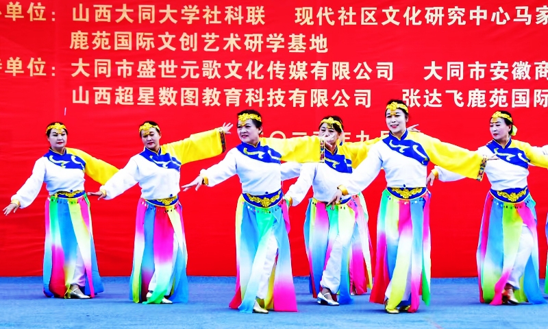 001庆两节展演.jpg